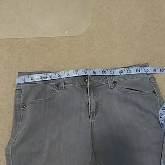 Like New! 21 Gray Skinny Jeans - Picture 4 of 4